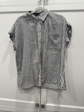 Sanctuary Short-Sleeve Striped Button-Down Shirt - Gray & White